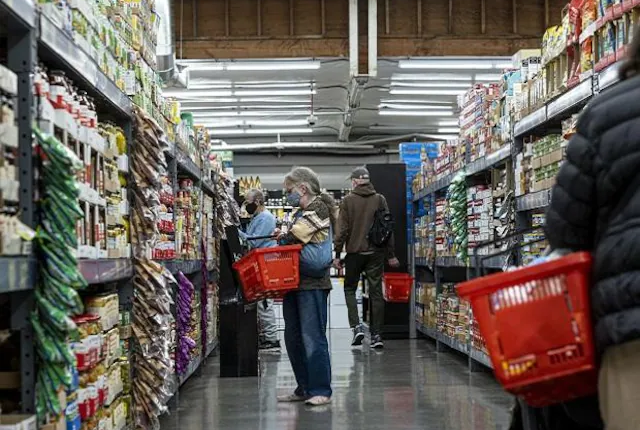 US economy rebounds as businesses and consumers show resilience