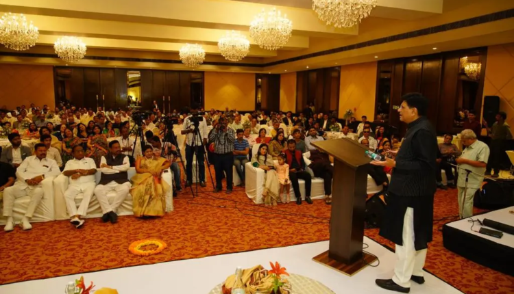 Commerce Minister Asks Business Community To Give Primacy To Products That Are Made In India