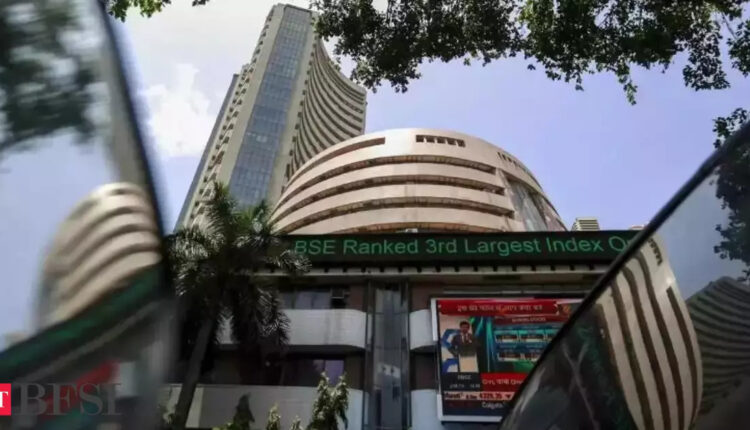Benchmarks edge lower on weak global cues; breadth weak
