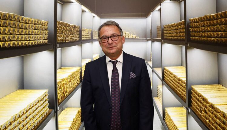 Record central bank buying lifts global gold demand, WGC says