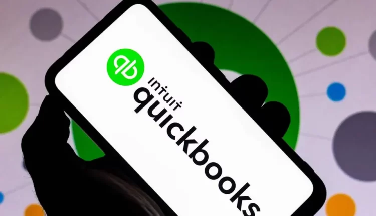 BRAZIL - 2021/09/05: In this photo illustration the QuickBooks (Intuit) logo seen displayed on a smartphone