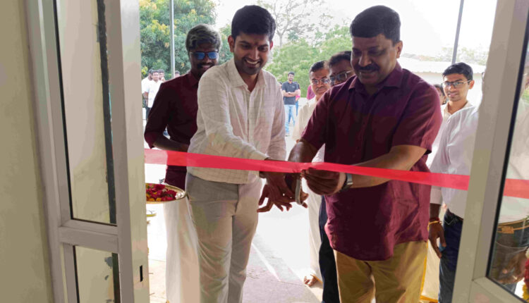 Dinesh Arjun, Co-founder CEO, Raptee & Chief Guest - Shaji Koshy, Former Senior VP, Royal Enfield.